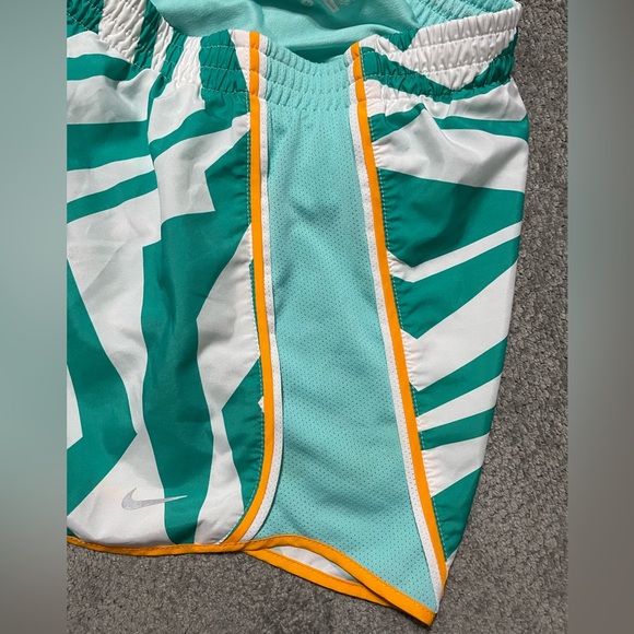 Nike Dri-Fit Women’s Athletic Shorts Size Medium Teal Color Patterned - Picture 4 of 9